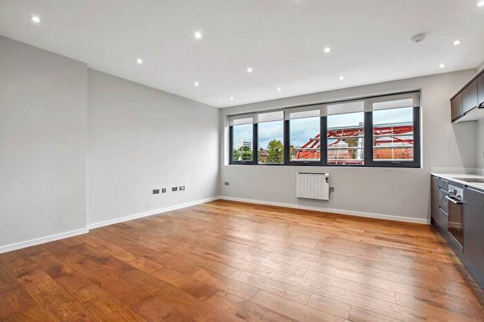 1 Bedroom Flat To Rent In Arcadia Avenue, London, N3