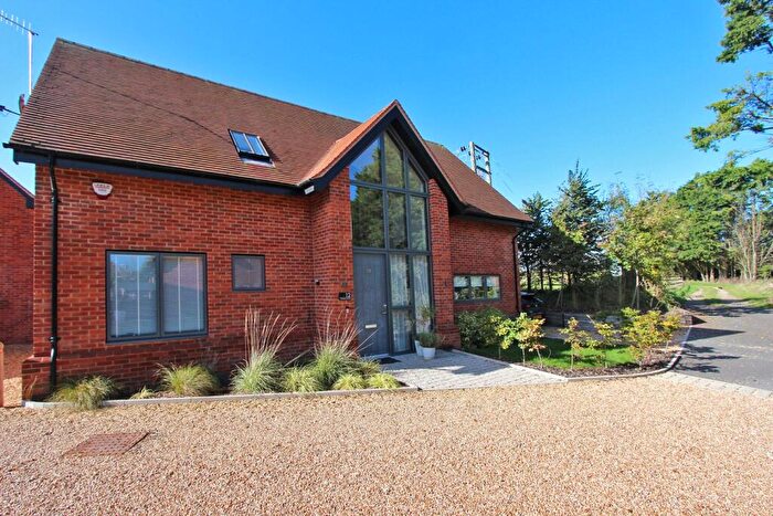 4 Bedroom Detached House For Sale In Buckland Granaries, Lymington, Hampshire, SO41