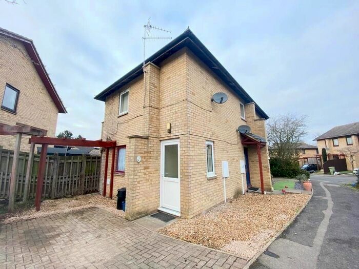 2 Bedroom Maisonette To Rent In Hambleton Grove, Emerson Valley, Milton Keynes, MK4