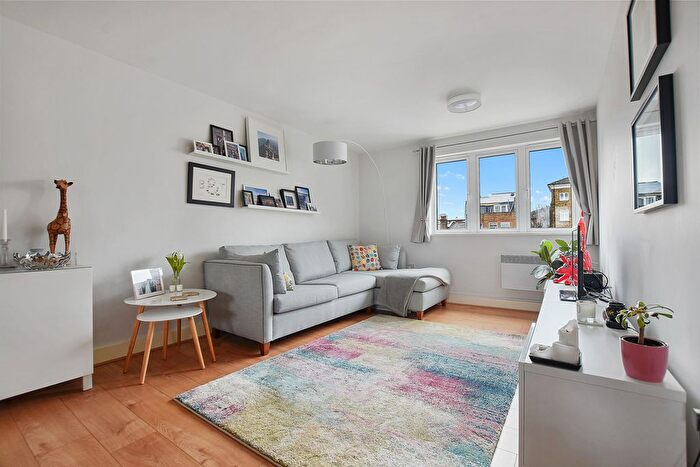 1 Bedroom Flat To Rent In Stane Grove, Clapham, SW9