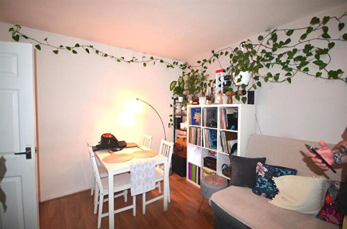 2 Bedroom Flat For Sale In Harrowdene Road, Wembley, Middlesex, HA0 - Photo 3