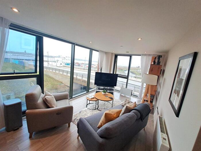 2 Bedroom Apartment To Rent In Jesse Hartley Way, Liverpool, L3