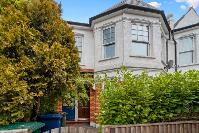 3 Bedroom Flat To Rent In East End Road, London, N2