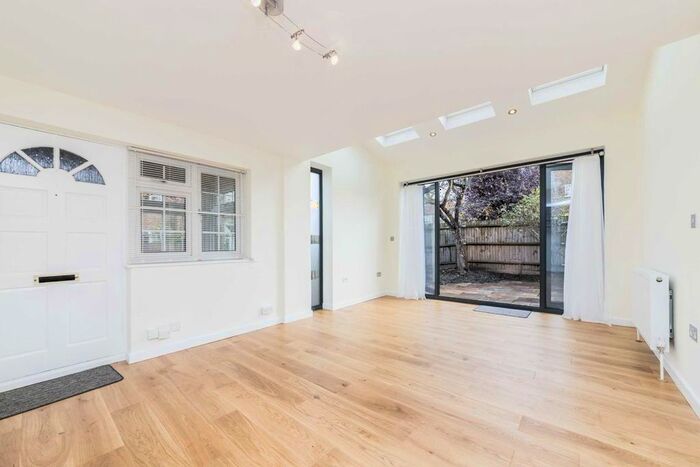 1 Bedroom Property To Rent In College Gardens, London, SW17