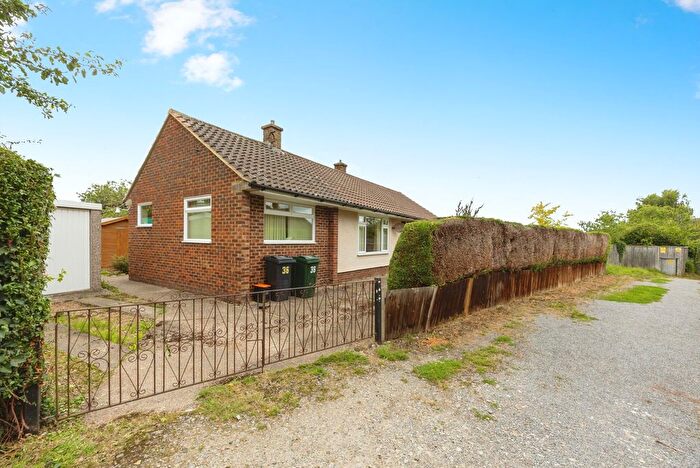 4 Bedroom Detached Bungalow For Sale In The Street, Ashford, TN24