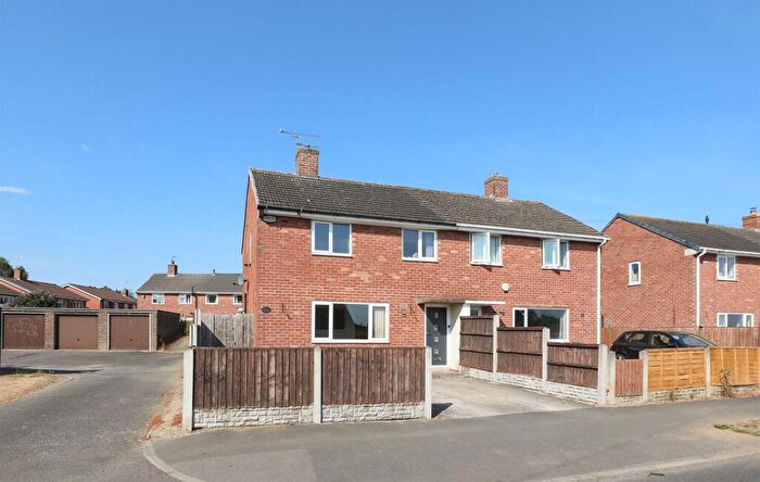 3 Bedroom Semi Detached House For Sale In North Road, Calow, S44