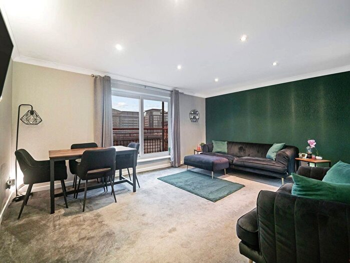 3 Bedroom Flat For Sale In Riverview Place, Glasgow, Glasgow City, G5