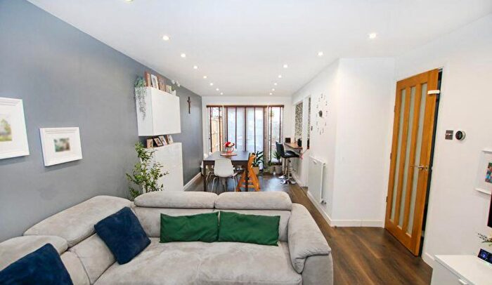 3 Bedroom Terraced House To Rent In Auckland Close, Enfield, EN1