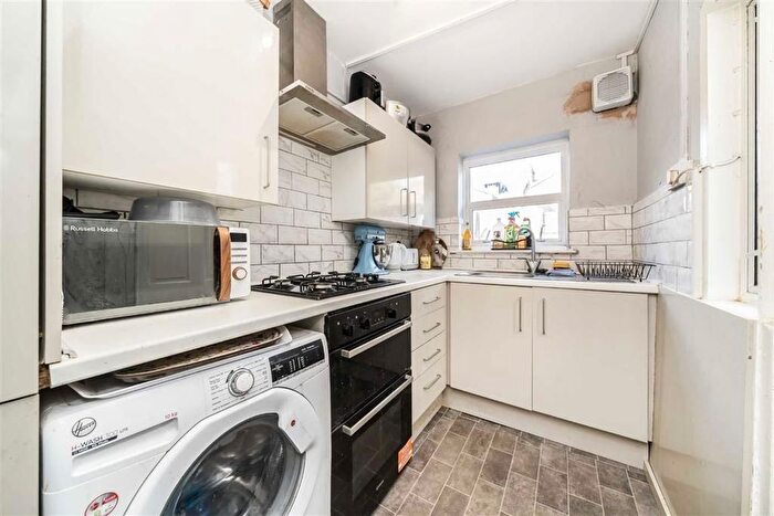 2 Bedroom Flat For Sale In Chapter Road, London, NW2