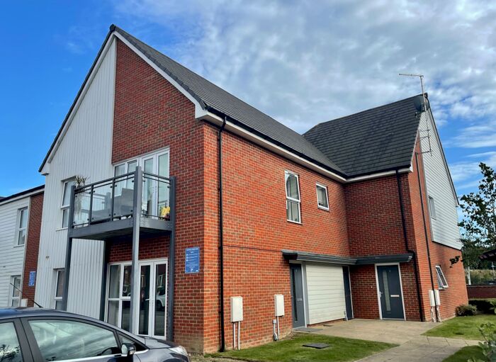 2 Bedroom Apartment To Rent In Turnpike Lane, Faygate, Horsham, RH12