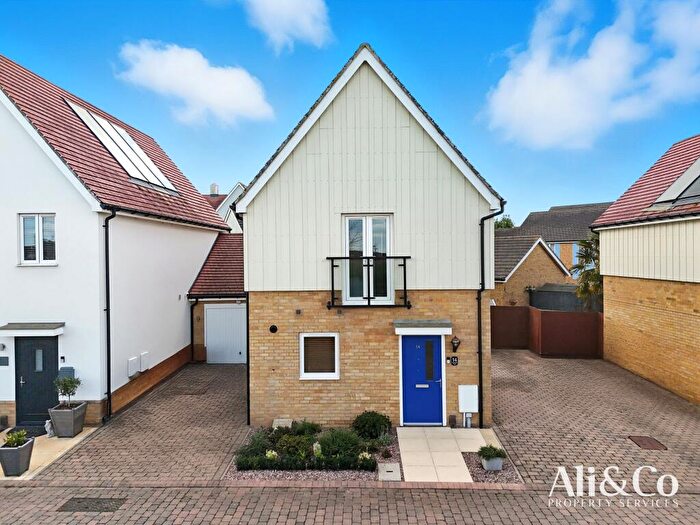 2 Bedroom Detached House For Sale In Woodside Close, Grays, RM16