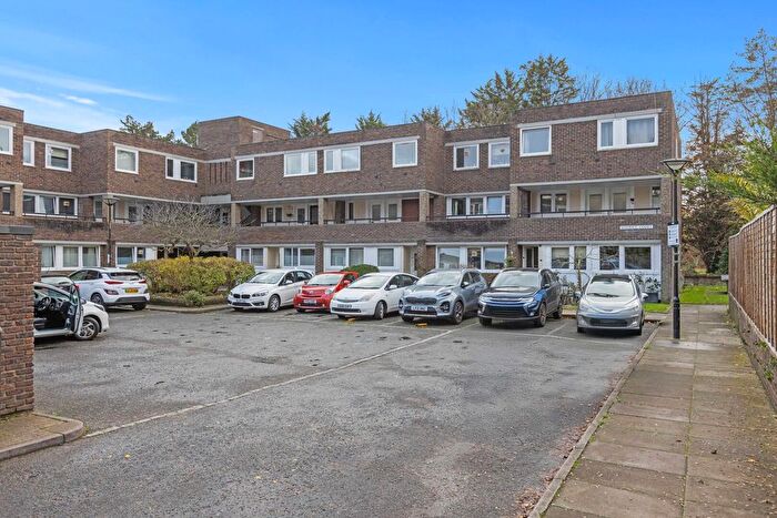 2 Bedroom Flat For Sale In Maurice Court, Augustus Close, Brentford, TW8