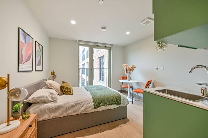 Studio To Rent In Victoria Road, Feltham, TW13