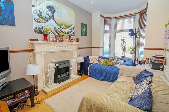 5 Bedroom Terraced House To Rent In Ashville Avenue, Hyde Park, Leeds, LS6