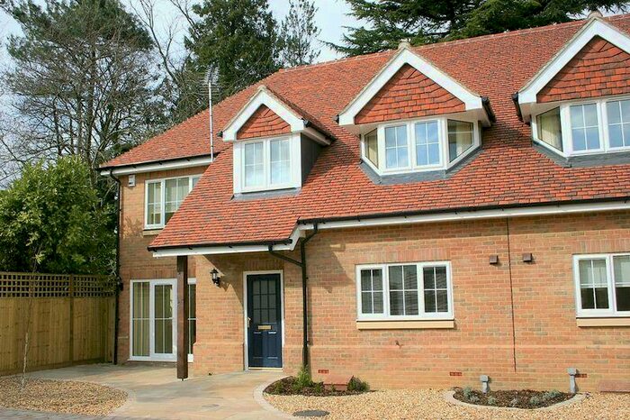 4 Bedroom Semi-Detached House To Rent In Baring Road Beaconsfield, HP9