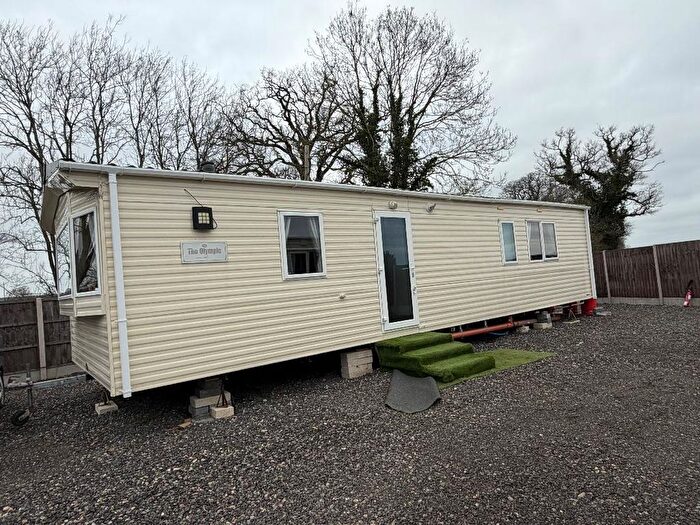 2 Bedroom Property To Rent In Coopers Green Lane, Hatfield, AL10