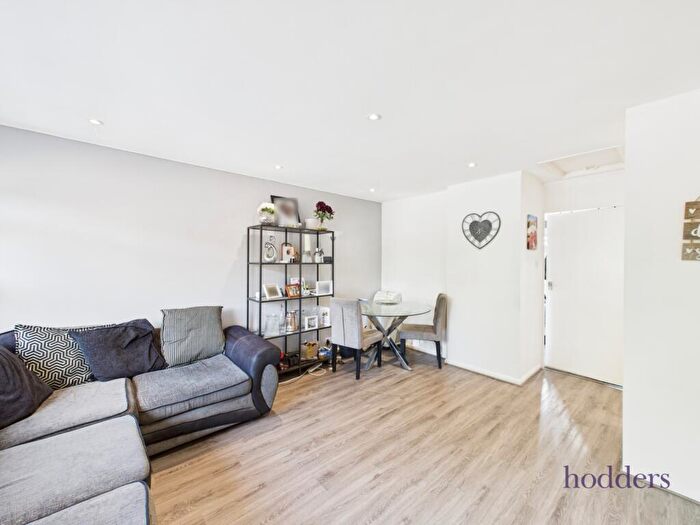 1 Bedroom Maisonette For Sale In Chertsey, Surrey, KT16