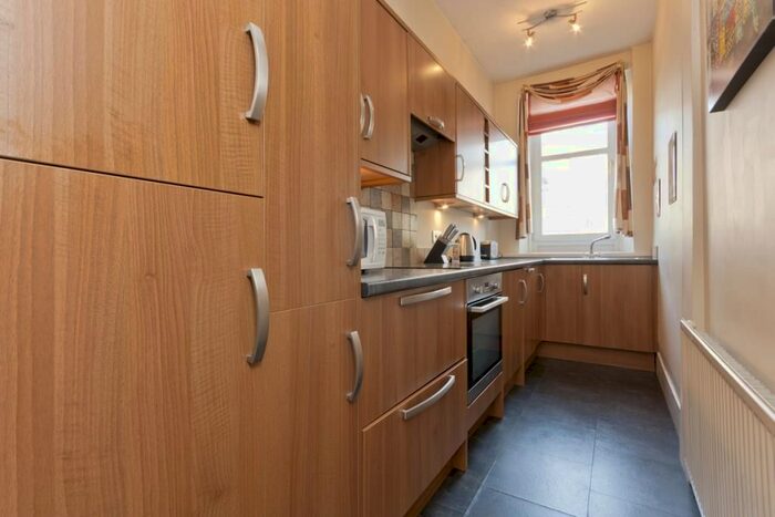 2 Bedroom Flat To Rent In Howburn Place, Mannofield, Aberdeen, AB11