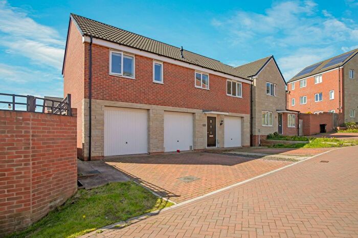 2 Bedroom Detached House For Sale In Dening Gardens, Bristol, BS5