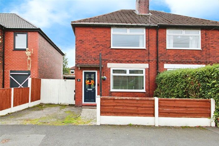 2 Bedroom Semi-Detached House For Sale In Agecroft Road, Pendlebury, Swinton, Manchester, M27
