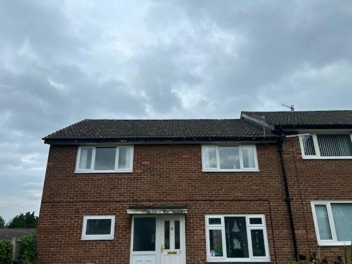 4 Bedroom Property To Rent In Butterbowl Grove, Farnley, Leeds, LS12