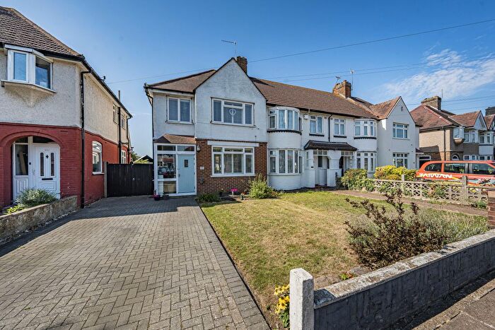 3 Bedroom End Of Terrace House For Sale In Central Avenue, Hounslow, TW3