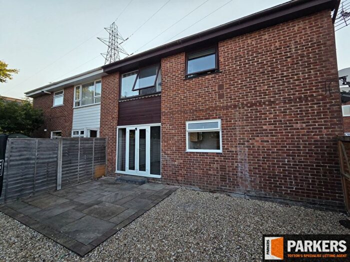 2 Bedroom Maisonette For Sale In Bowater Way, Calmore, SO40