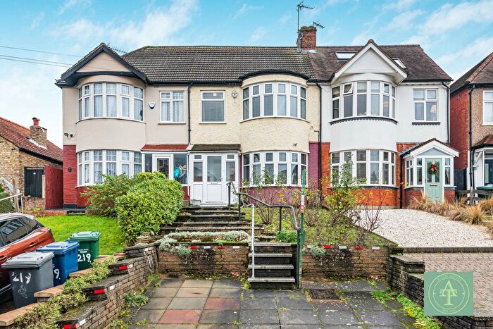 3 Bedroom Terraced House For Sale In Crescent Road, Barnet, EN4