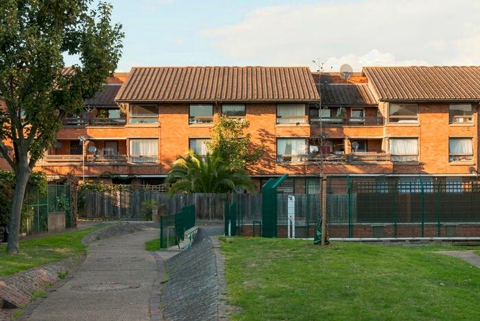 4 Bedroom Maisonette To Rent In Mary Datchelor Close, London, SE5