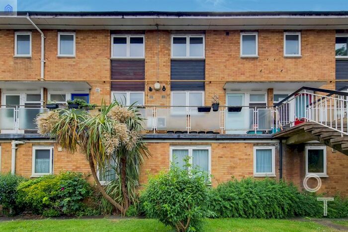 3 Bedroom Maisonette To Rent In Rochester Road, Camden, NW1