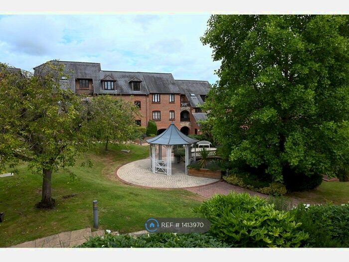 2 Bedroom Flat To Rent In Kingsmead Road, High Wycombe, HP11