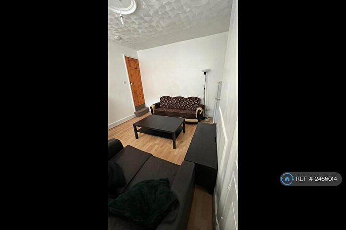 2 Bedroom Terraced House To Rent In Autumn Grove, Leeds, LS6