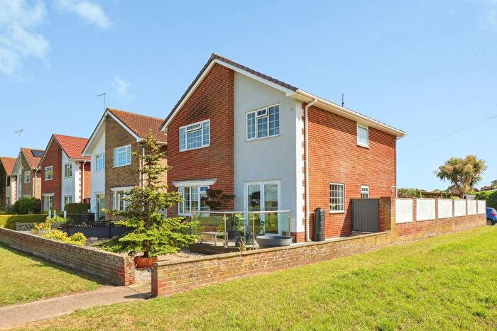 4 Bedroom Detached House For Sale In Falconer Drive, Poole, Dorset, BH15