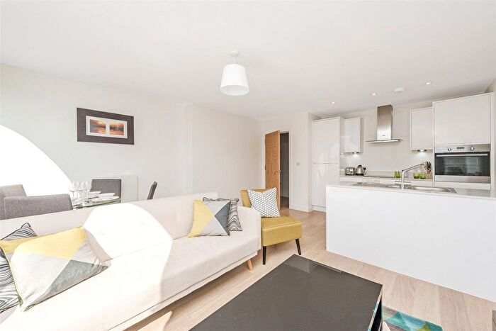 1 Bedroom Flat To Rent In High Road, Finchley, N12