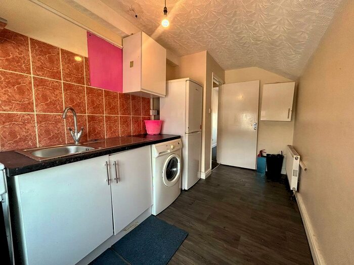 2 Bedroom Flat To Rent In Rutland Avenue, High Wycombe, HP12