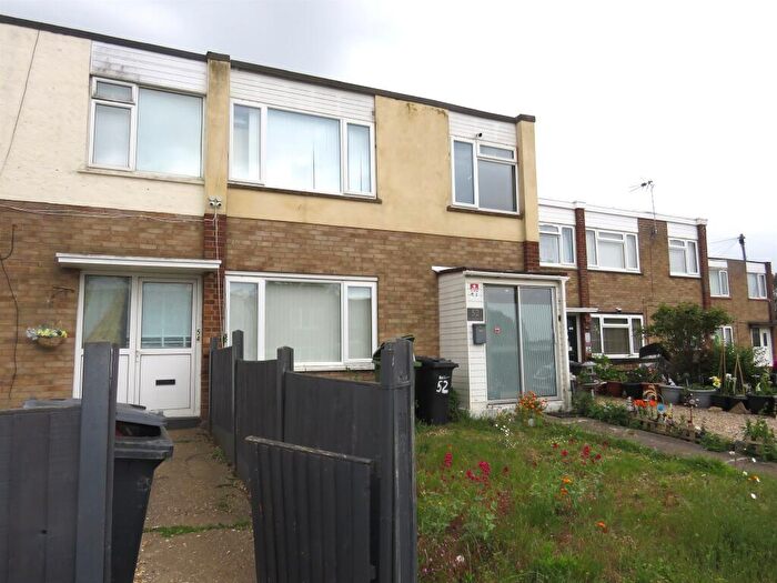 3 Bedroom Terraced House For Sale In Swinburne Road, Wellingborough, NN8
