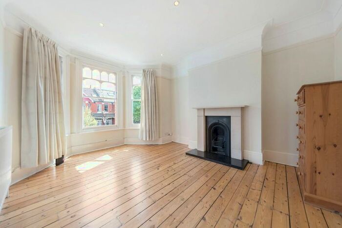 3 Bedroom Flat To Rent In Revelstoke Road, Southfields, London, SW18