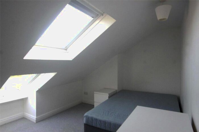 Terraced House To Rent In Catford Hill, London, SE6