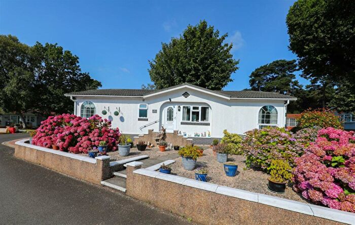 2 Bedroom Park Home For Sale In Woodlands Walk, Dunnikier Park, Kirkcaldy, KY1