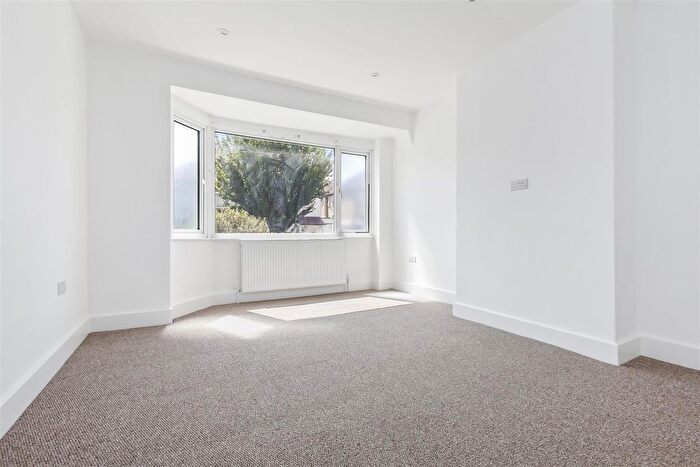 1 Bedroom Flat To Rent In Fernwood Crescent, London, N20