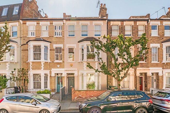 3 Bedroom Flat To Rent In Epirus Road, London, SW6