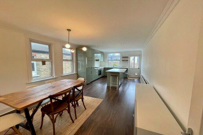 2 Bedroom Flat To Rent In Howard Road, London, E17