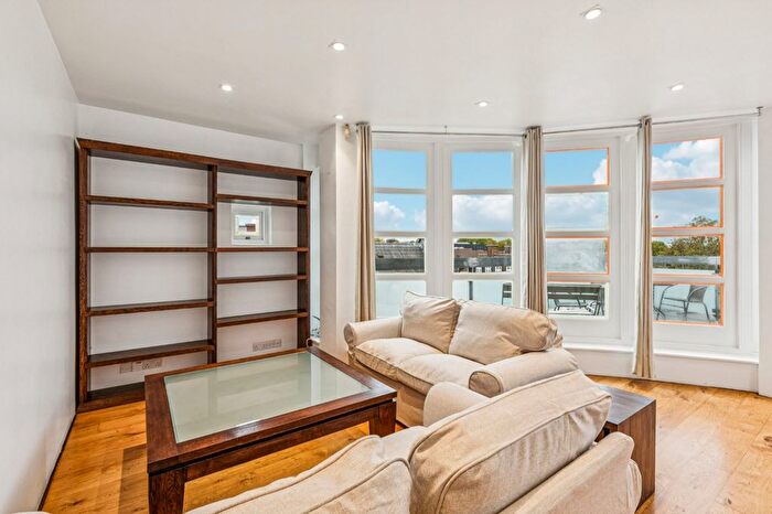 2 Bedroom Flat To Rent In Mediterranean House, Wandsworth High Street, SW18