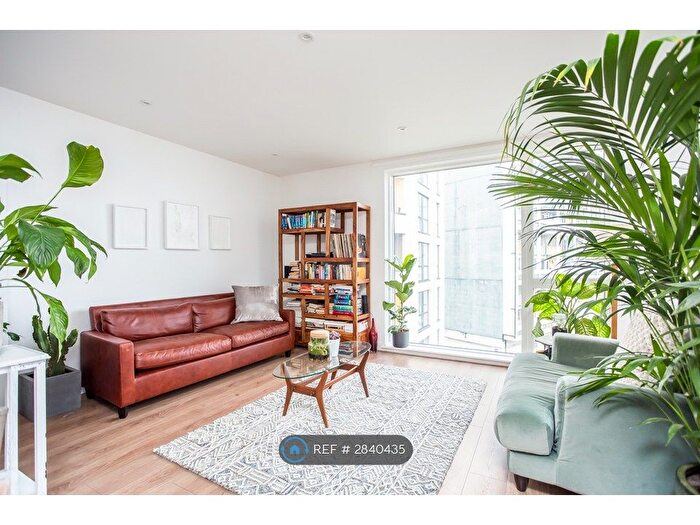 1 Bedroom Flat To Rent In Barrington Road, London, SW9