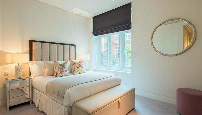 1 Bedroom Flat To Rent In Green Street, Mayfair, London, W1K