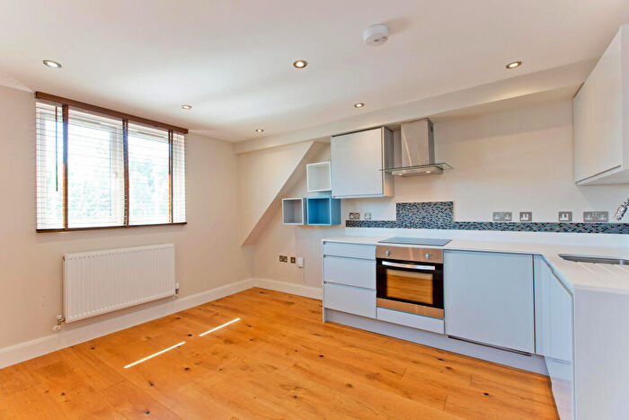 Apartment To Rent In Rondu Road, Cricklewood, NW2