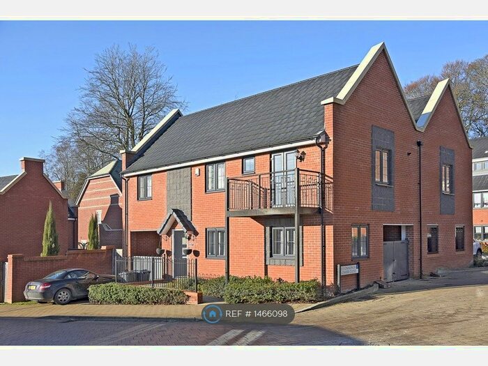 2 Bedroom Semi-Detached House To Rent In Eaker Street, High Wycombe, HP11