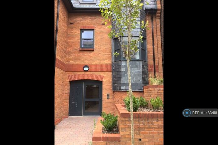 1 Bedroom Flat To Rent In The Coppice, Slough, SL1