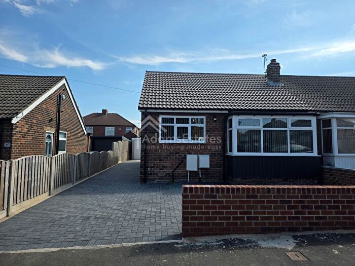 4 Bedroom Semi-detached House For Sale In Ullswater Avenue, Dewsbury, WF12
