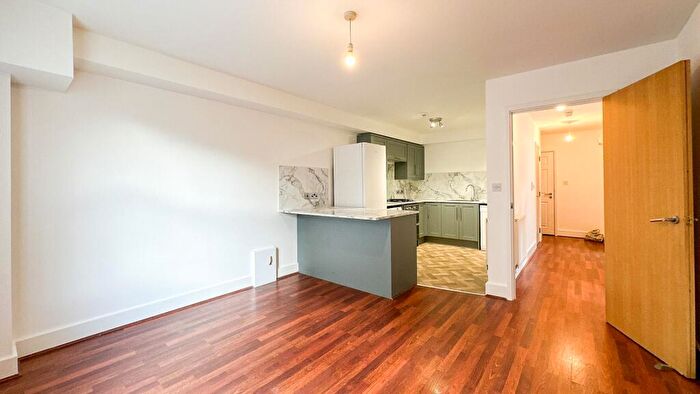 2 Bedroom Flat To Rent In Chessel Mews, West Street, Bedminster, BS3